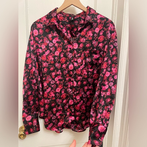 FOR LOVE AND LEMONS 
Lola Silk Like Button Down Top, Size Medium, Pink Floral - Picture 7 of 10
